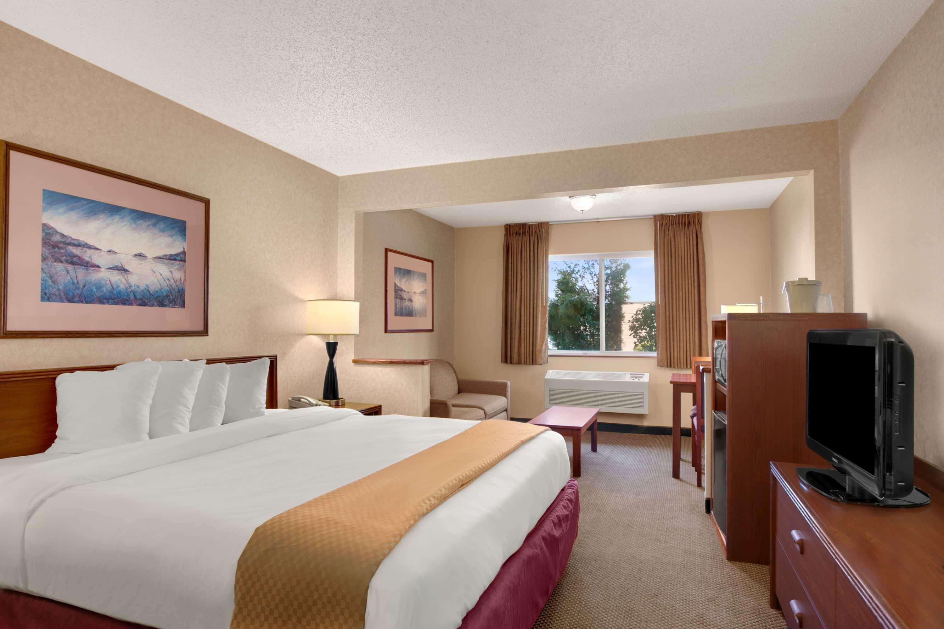Baymont By Wyndham Golden/Red Rocks Hotel Лейкуд Екстериор снимка