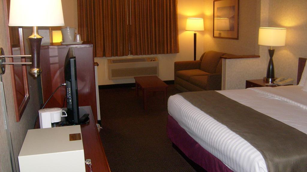 Baymont By Wyndham Golden/Red Rocks Hotel Лейкуд Екстериор снимка